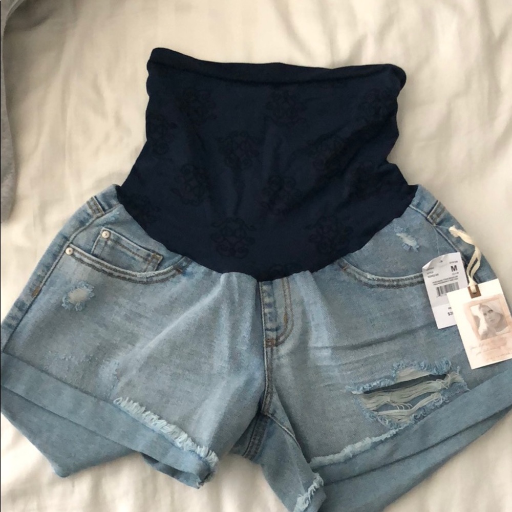 Jessica Simpson maternity shorts